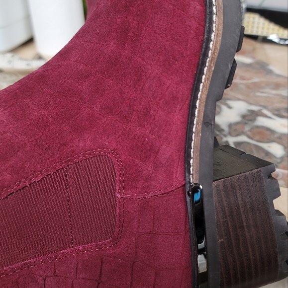 Vince Camuto Kelivena Red Croc Suede Fire Brick Chelsea Boot Size 9 - Picture 8 of 10